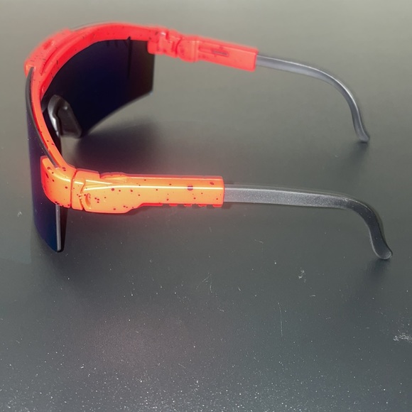 Red vipers - Picture 4 of 5